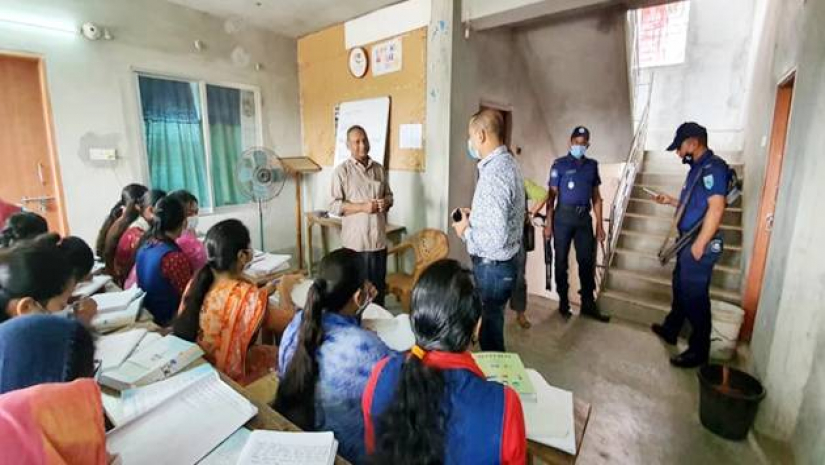 লকডাউনে কোচিং খোলার দায়ে লাখ টাকা জরিমানা