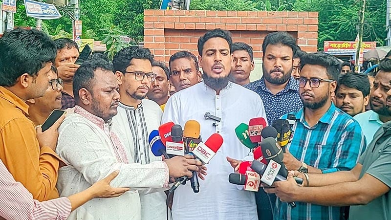 ক্ষমতা হস্তান্তরের মধ্য দিয়ে উপদেষ্টাদের দায়মুক্তি নয়: আখতার হোসেন