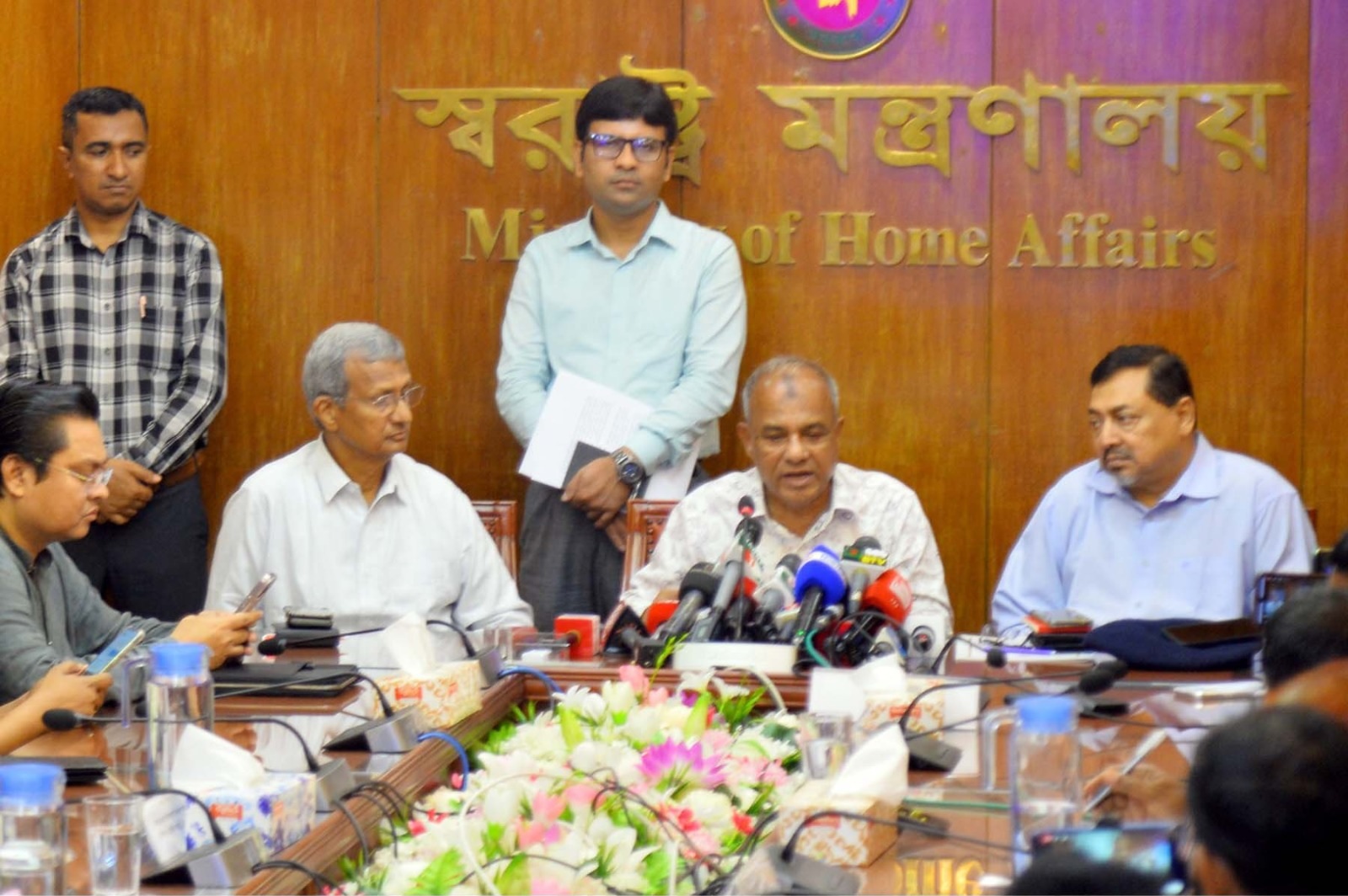 পূজামণ্ডপে অসুরের মুখে দাঁড়ির চক্রান্তের পেছনে ফ্যাসিস্টরা: স্বরাষ্ট্র উপদেষ্টা