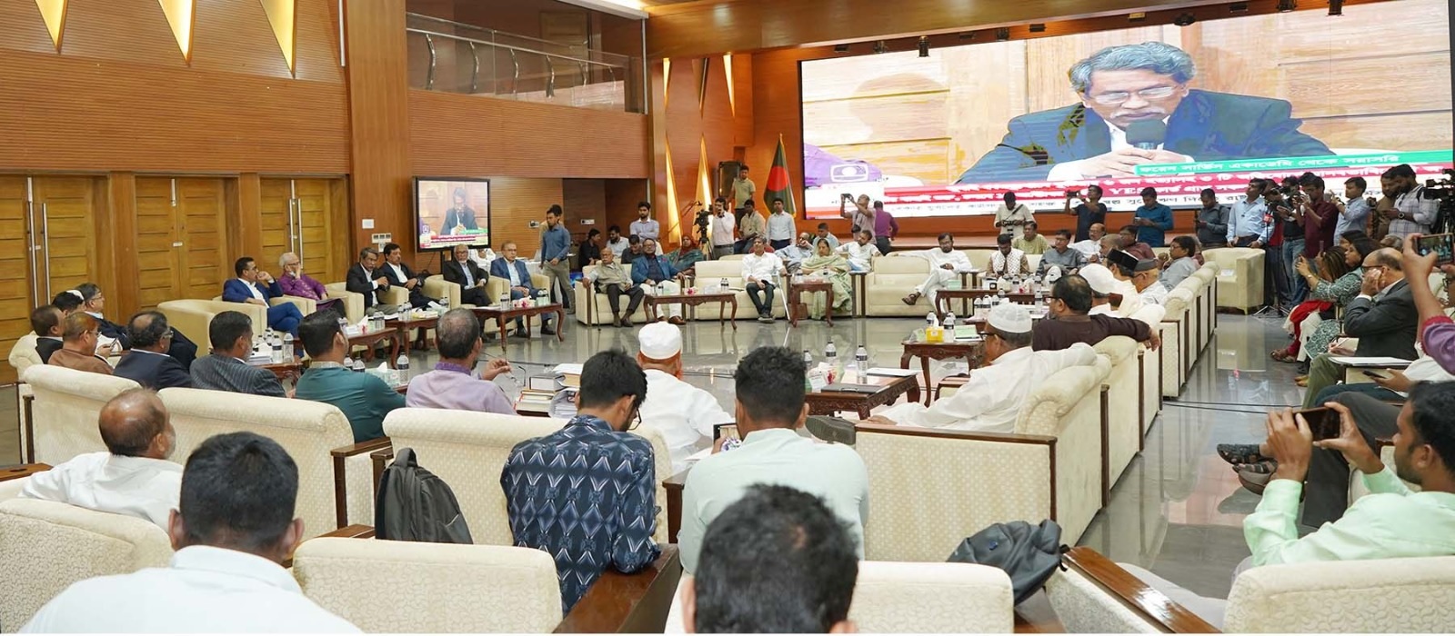 ডিসেম্বরে গণভোট চায় জামায়াত, তবে আলোচনায় রাজি