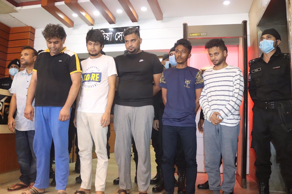 র্যাব-৩'এর হাতে আটককৃত ৬জন