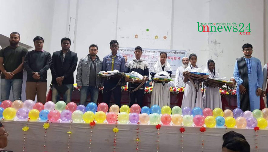 
‘৬৪ জেলায় শিক্ষার্থীদের মাঝে বই ও শিক্ষা উপকরণ বিতরণ’