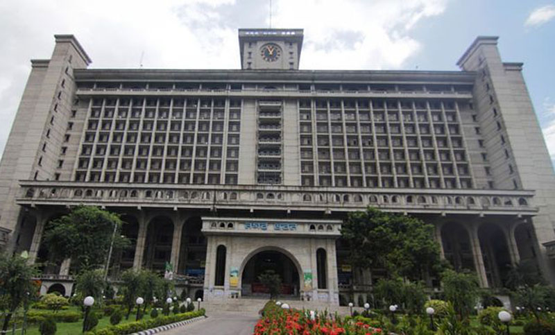 নগর ভবনের সামনে অবৈধ দখলের বিরুদ্ধে অভিযান