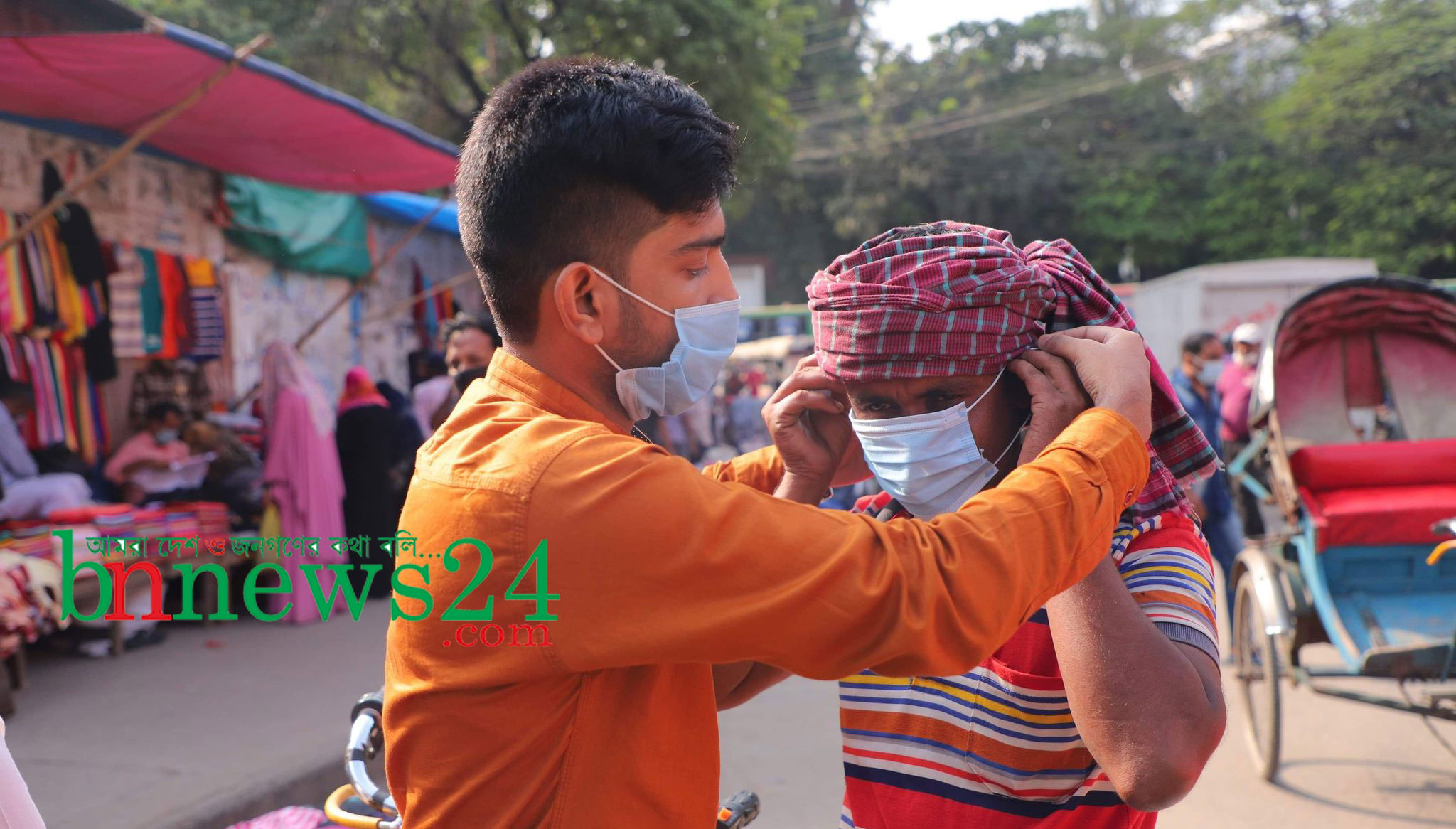 করোনা মোকাবেলায় পুরান ঢাকায় একঝাঁক তরুণ