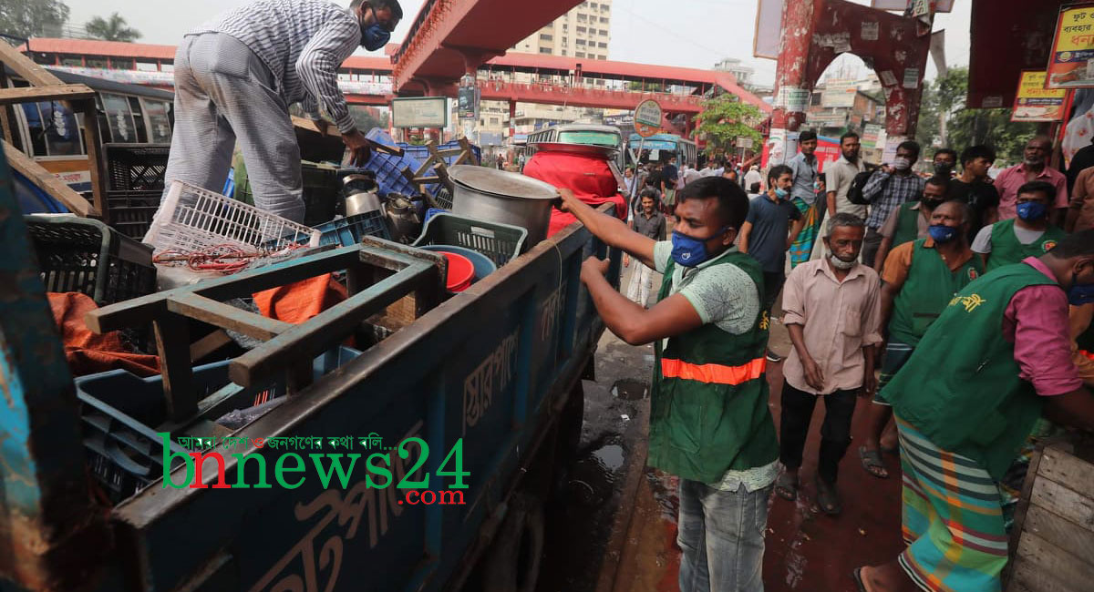 ফার্মগেটে  অবৈধ স্থাপনা উচ্ছেদে ডিএনসিসির অভিযান