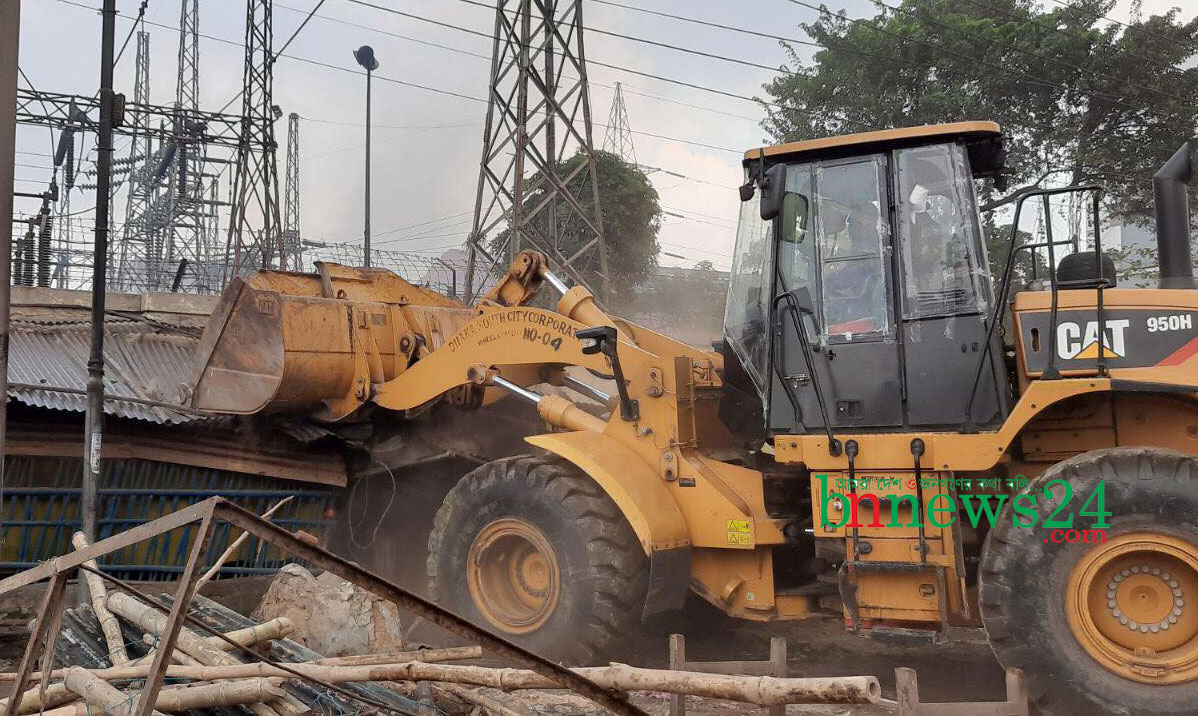 পোস্তগোলায় অবৈধ ২৪ স্থাপনা উচ্ছেদ