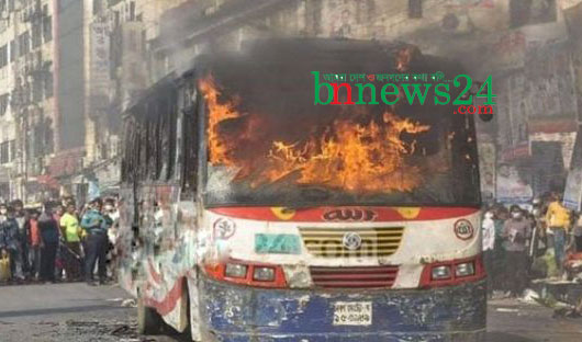 এক ঘন্টার ব্যবধানে রাজধানীতে ৬টি বাসে আগুন