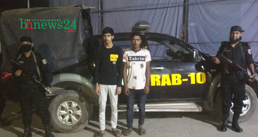 রাজধানীতে ২ ছিনতাইকারীকে আটক করেছে র‌্যাব-১০
