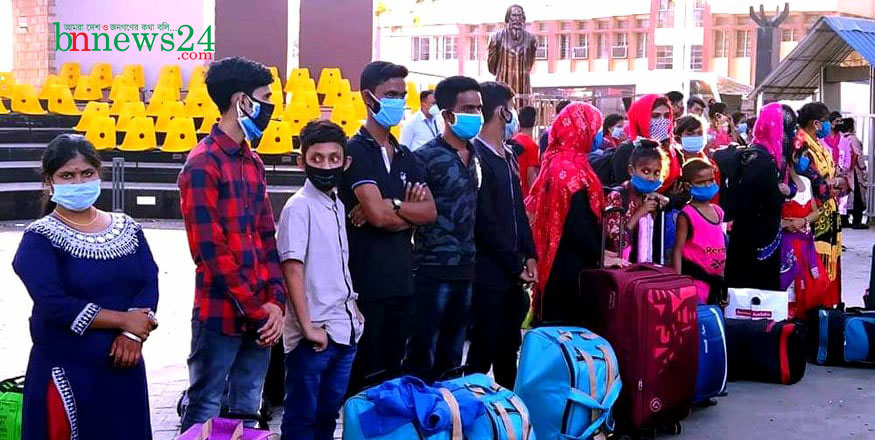 ভারতে পাচার হওয়া ৩০ বাংলাদেশিকে বেনাপোলে হস্তান্তর