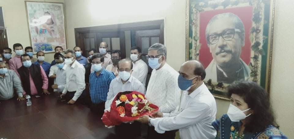 বাহাউদ্দিন নাছিমের সঙ্গে শেকৃবি উপাচার্যের মতবিনিময়