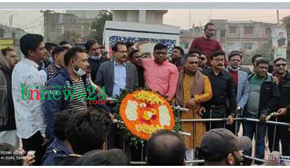 বঙ্গবন্ধুর প্রতিকৃতিতে চৌগাছার নৌকা প্রার্থীর শ্রদ্ধাঞ্জলি