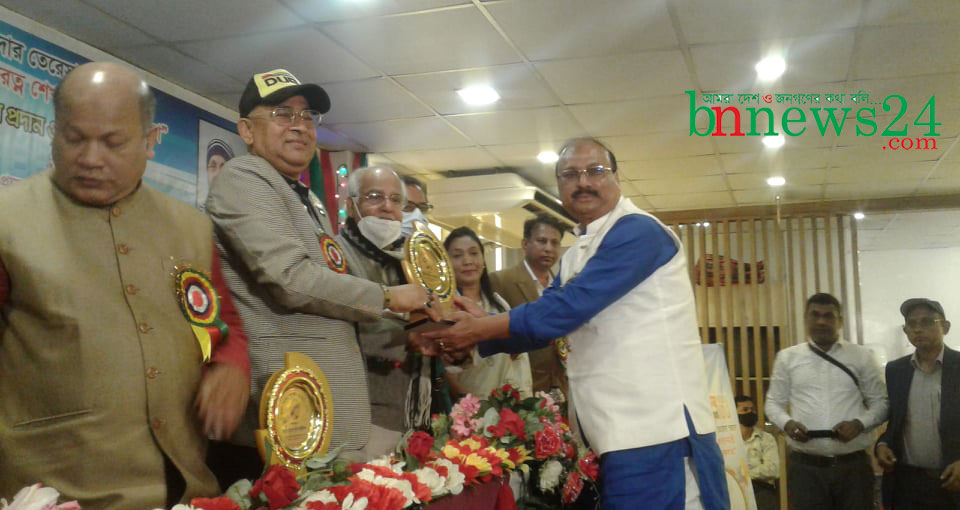 মুজিব অ্যাওয়ার্ড পেলেন দেওয়ান সেলিম