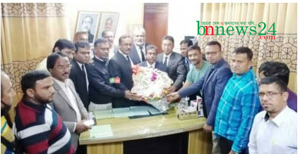 যশোর আইনজীবী সমিতির নবনির্বাচিত নেতৃবৃন্দকে ফুলের শুভেচ্ছা