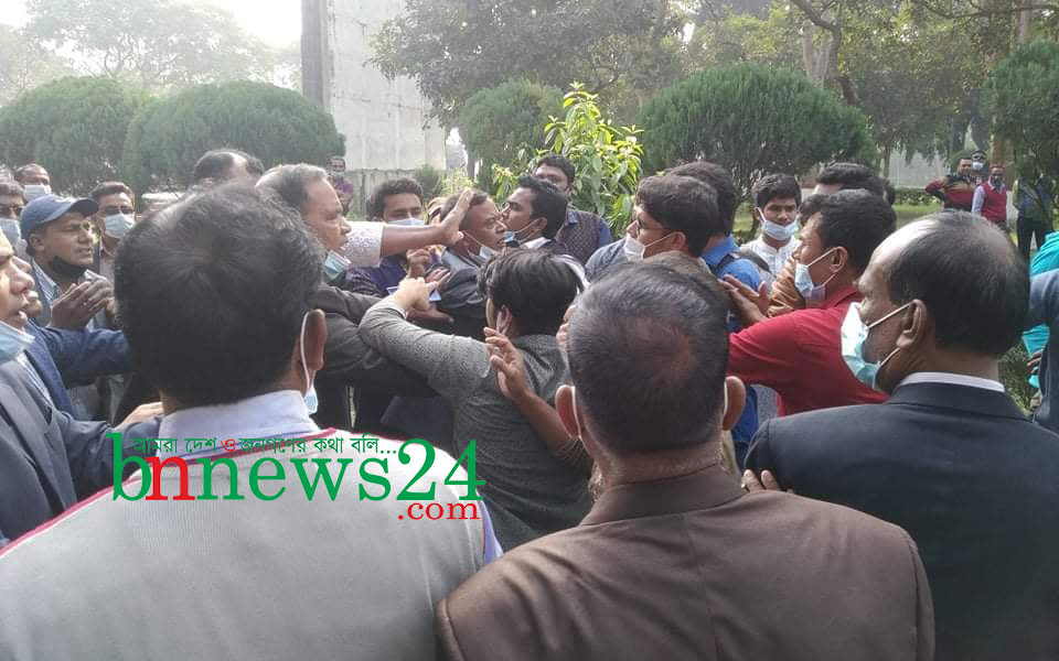 ইবিতে মারামারির মধ্য দিয়ে বিজয় দিবস উদযাপন