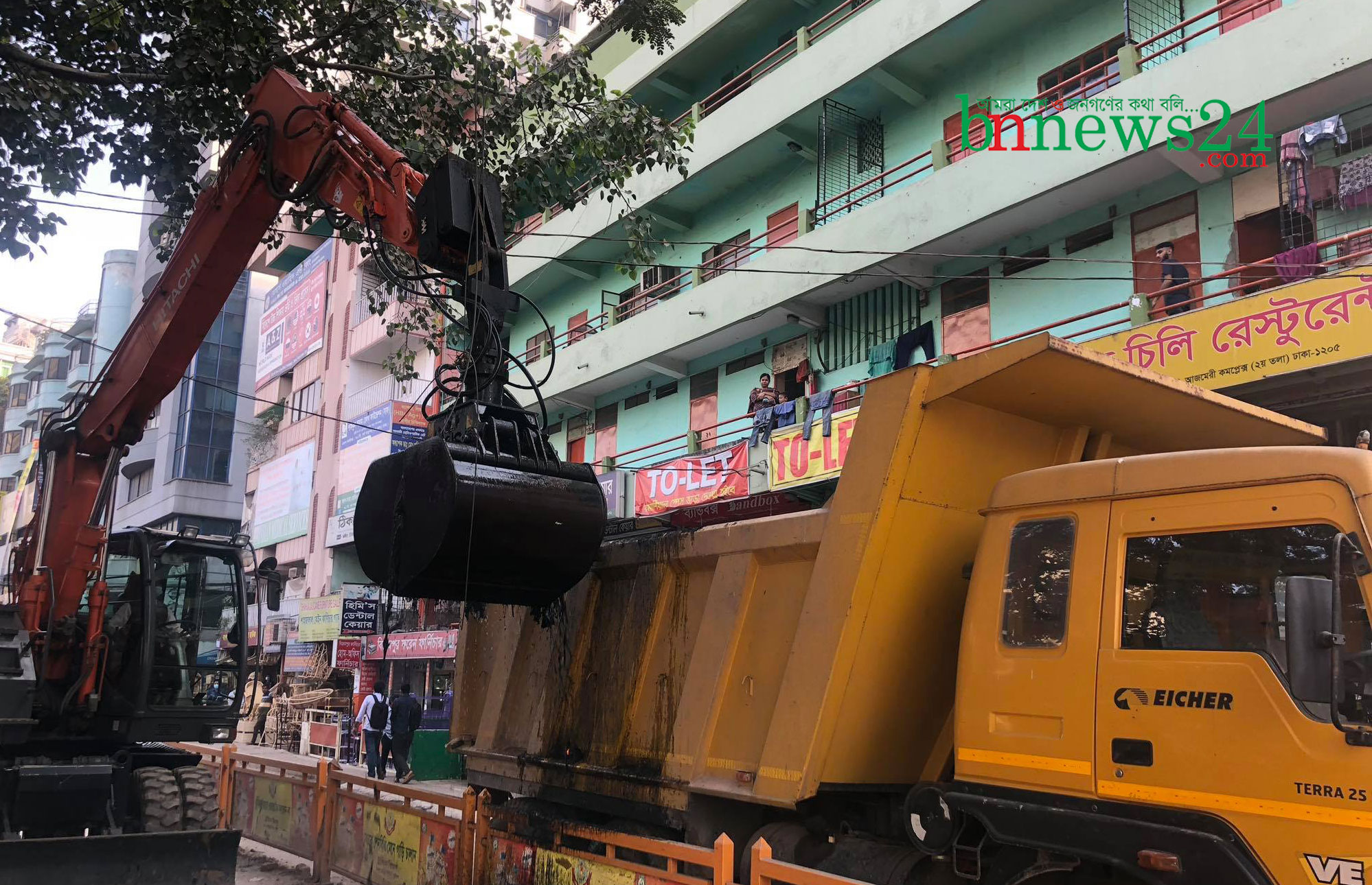প্রথম দিনে পান্থপথ কালভার্ট হতে ৭৪ টন বর্জ্য অপসারণ