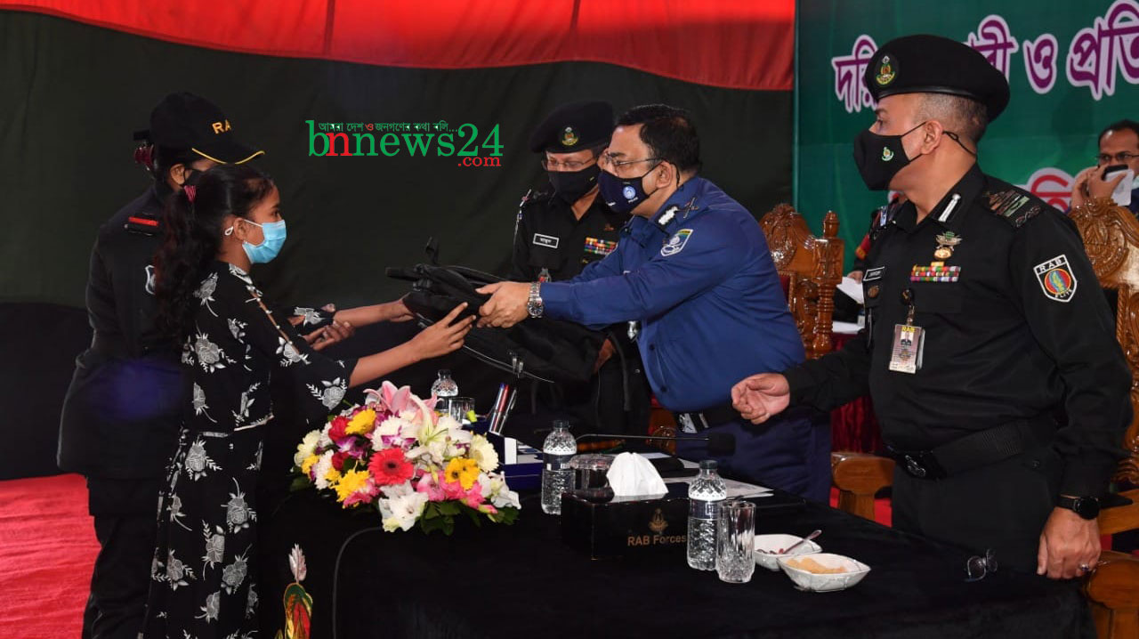 
কিশোর গ্যাং না‌মে দৌরাত্ম্য মোকা‌বিলায় সমাজকে এগিয়ে আস‌তে হবে