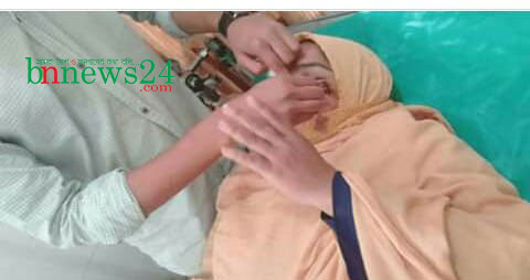 চৌগাছায় প্রবাসীর স্ত্রীকে কুপিয়ে জখম করল ইউপি মেম্বার