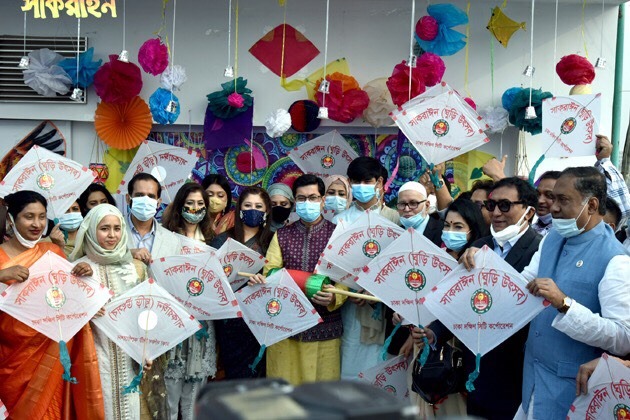 আমরা উৎসব করতে জানি, ঐতিহ্যকে সংরক্ষণ করতে জানি: তাপস