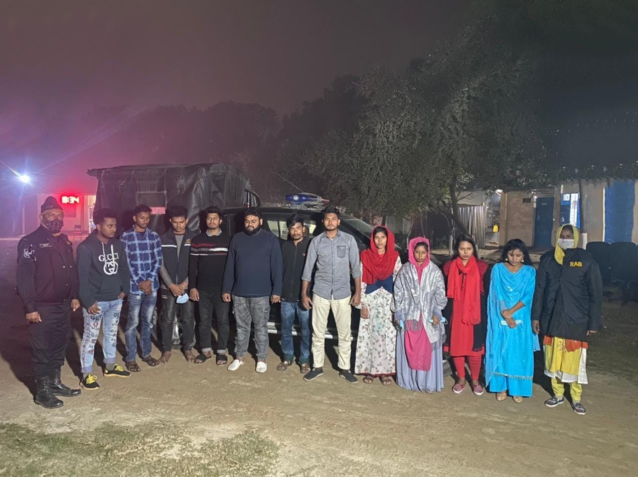 
আশুলিয়ায় র‌্যাবের অভিযানে ১১ প্রতারক গ্রেফতার