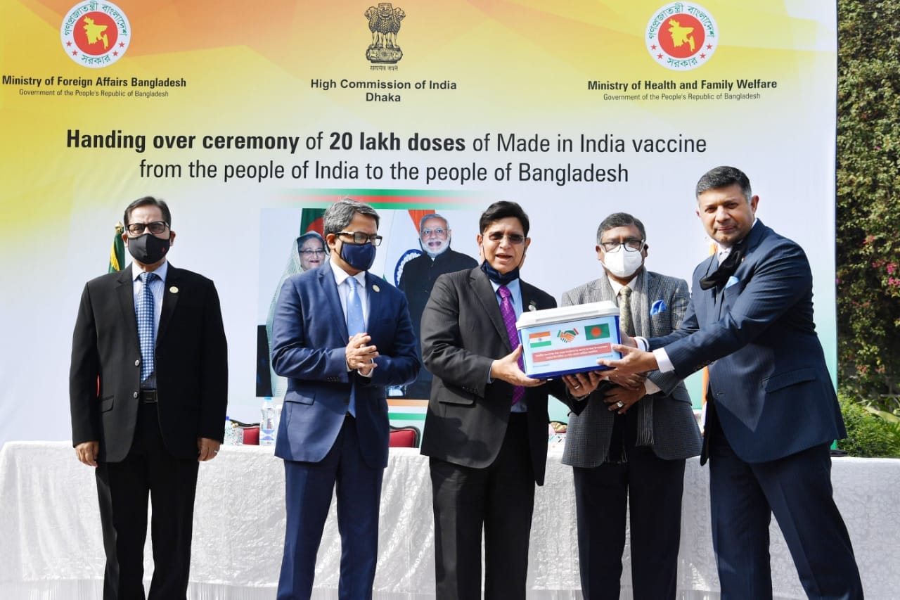 ভারতের উপহারের করোনার টিকা গ্রহণ করলেন পররাষ্ট্রমন্ত্রী 