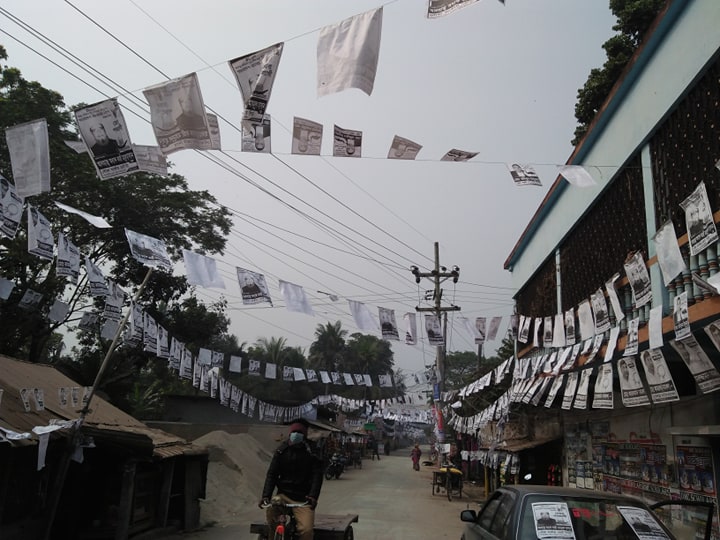 মণিরামপুর পৌর নির্বাচনে পোস্টারে ছেয়ে গেছে শহর