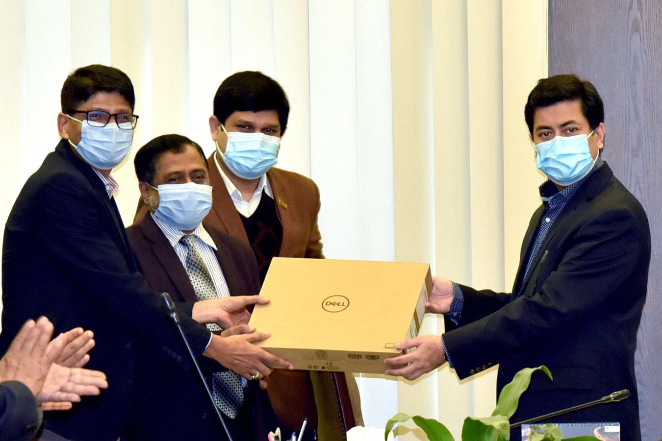 নাগরিক সেবায় বিদ্যমান চ্যালেঞ্জকে ব্যক্তিগত চ্যালেঞ্জ মনে করুন