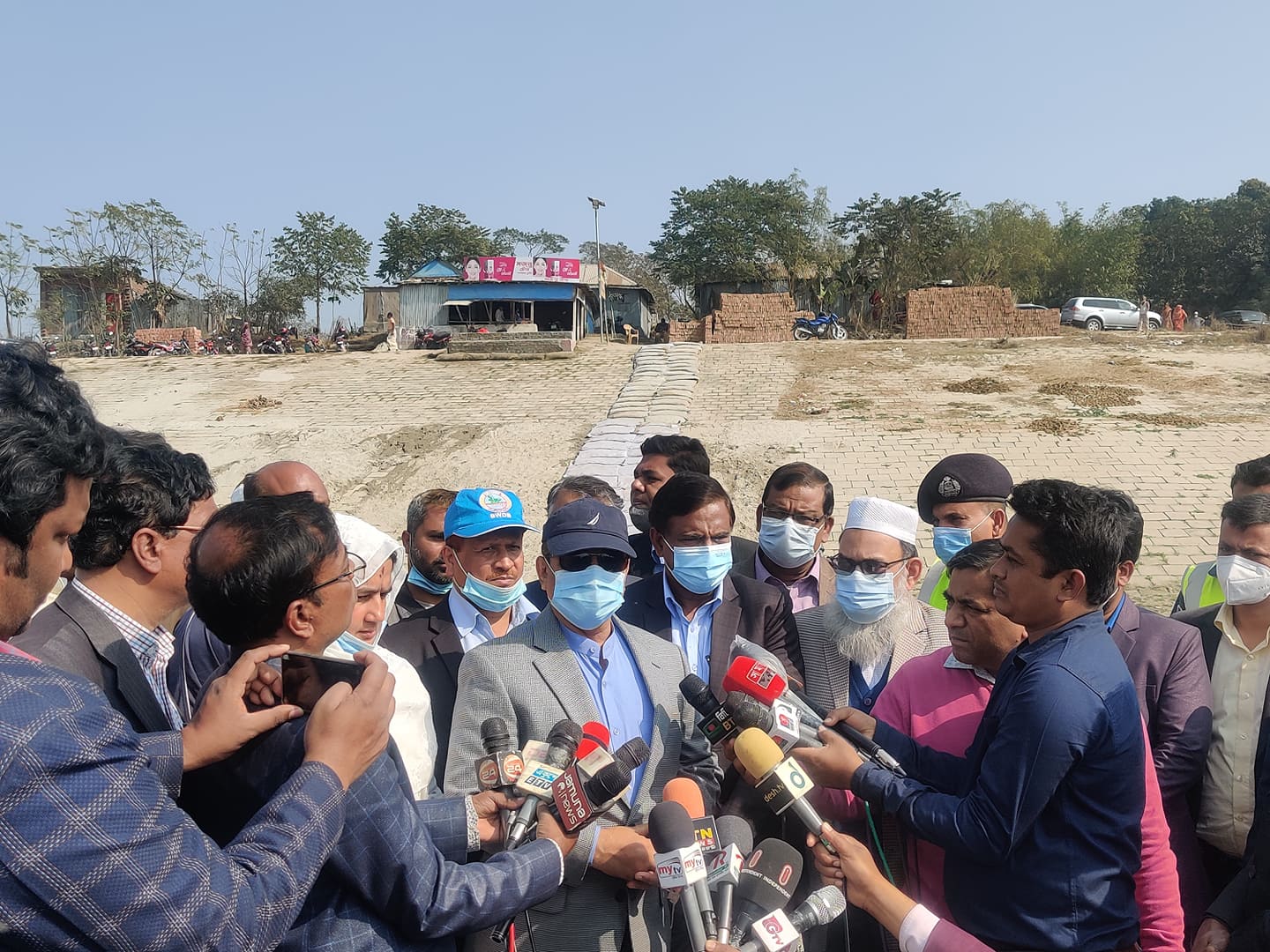 গড়াই নদীর স্বাভাবিক প্রবাহ ফিরিয়ে আনতে কাজ করছে সরকার