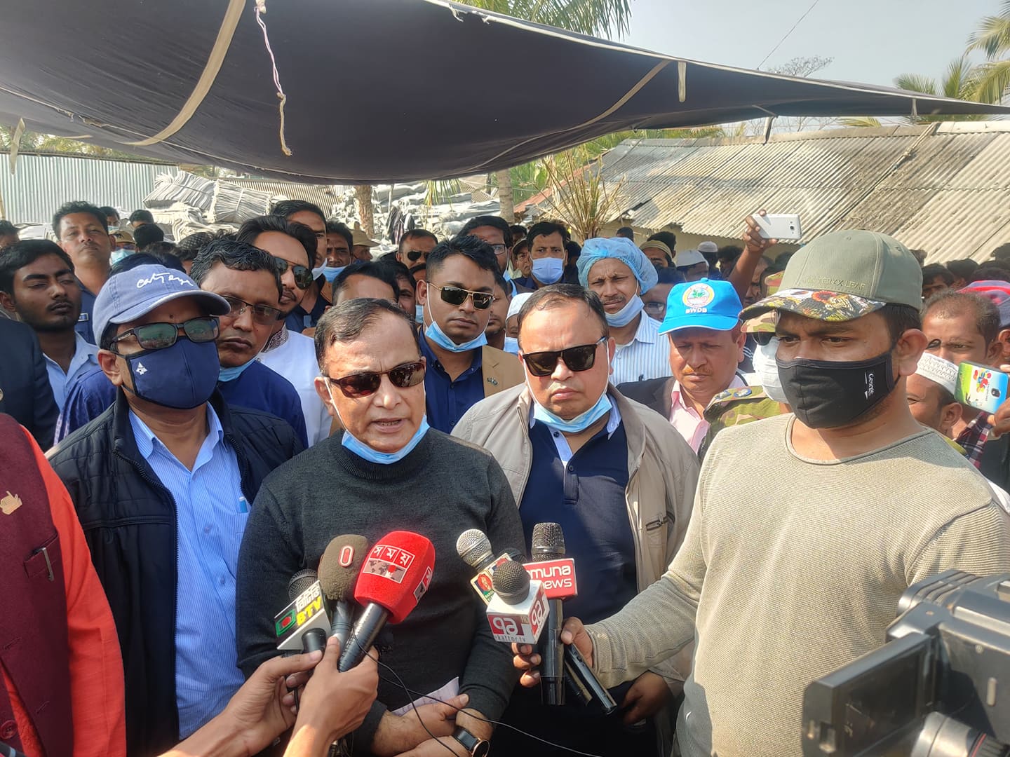 ‘সাতক্ষীরা-খুলনার আম্ফানে ক্ষতিগ্রস্ত বাঁধ মেরামত কার্যক্রম পরিদর্শ’