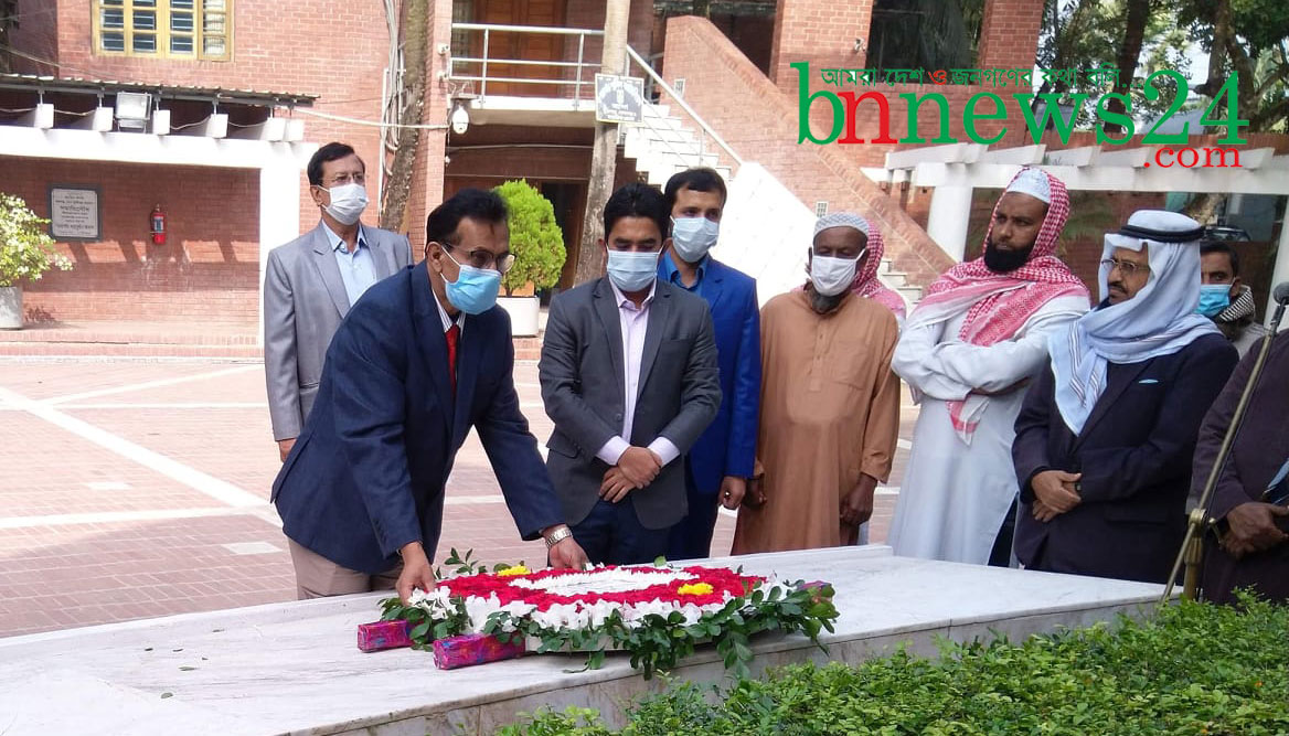 বঙ্গবন্ধুর মাজারে তথ্যসচিব খাজা মিয়া