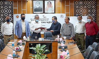 ঘরে বসেই ভূমির সার্টিফায়েড দলিলাদি পাবেন ভূমিসেবা গ্রহীতাগণ
ভূমি মন্ত্রণালয় ও ডাক বিভাগের মধ্যে সমঝোতা স্মারক স্বাক্ষর