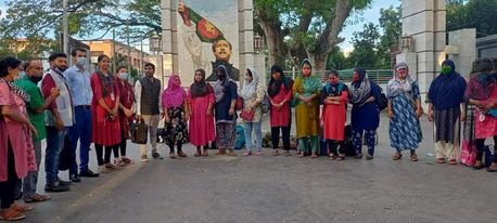 ভারতে পাচার ১২ নারীকে বেনাপোলে হস্তান্তর

