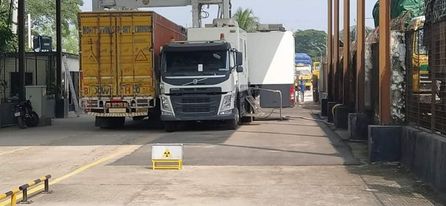 
বেনাপোল বন্দরে দেড় বছর পর পণ্যবাহী ট্রাক স্ক্যানিং কার্যক্রম শুরু