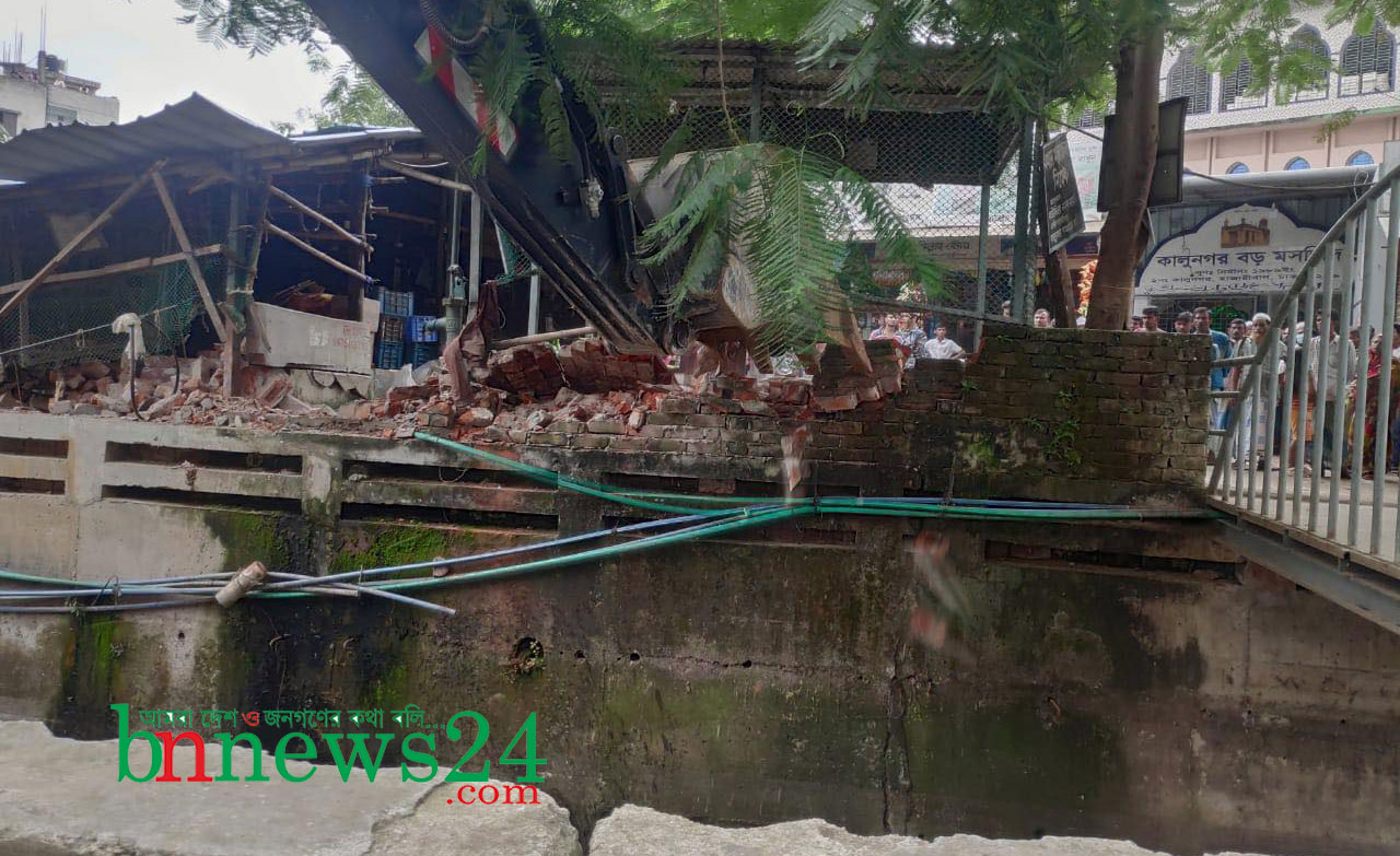 কালুনগর খালের দুই পাশে উচ্ছেদ অভিযান চালাল ডিএসসিসি