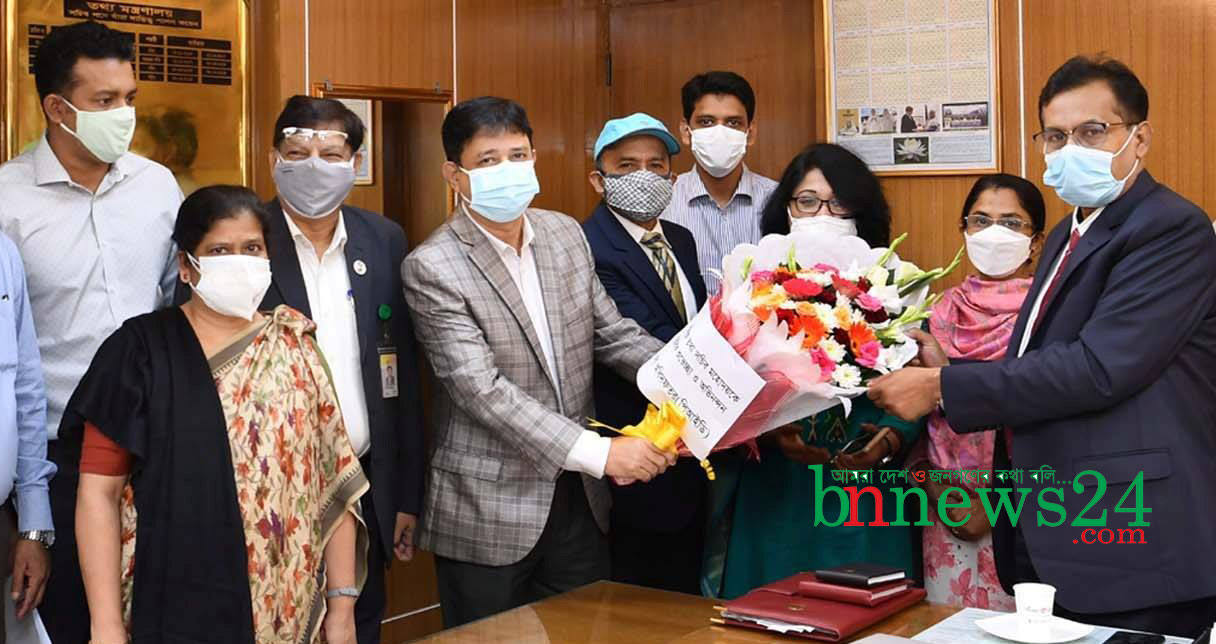 নতুন তথ্যসচিব খাজা মিয়ার যোগদান