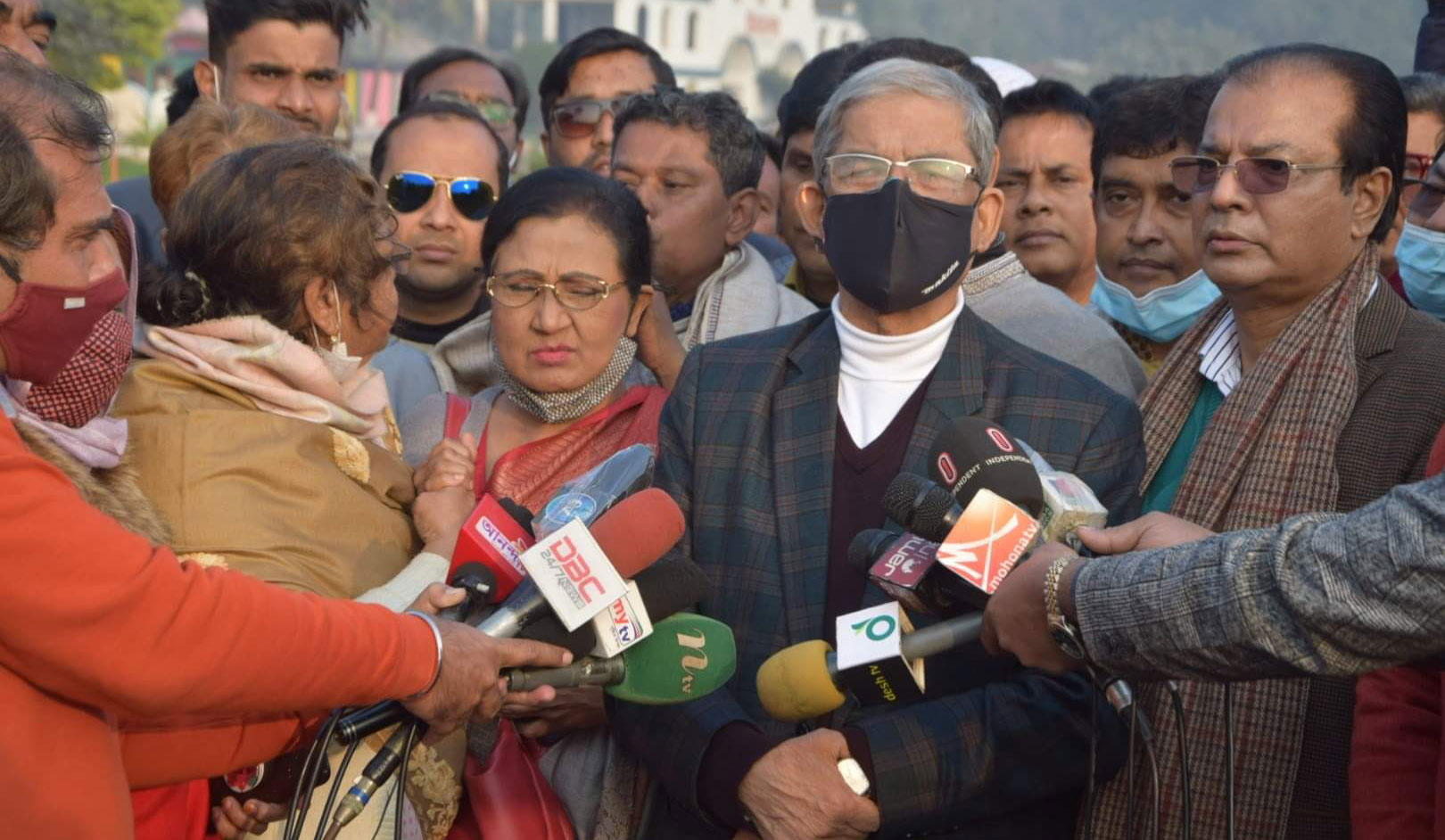 প্রধানমন্ত্রী ও মন্ত্রীদের ভ্যাকসিন নেয়ার আহ্বান ফখরুলের