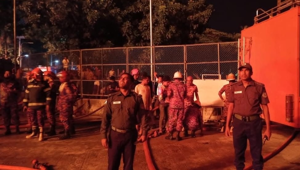 চট্টগ্রাম ইপিজেডে আগুন নিয়ন্ত্রণে কাজ করেছে শতাধিক আনসার সদস্য