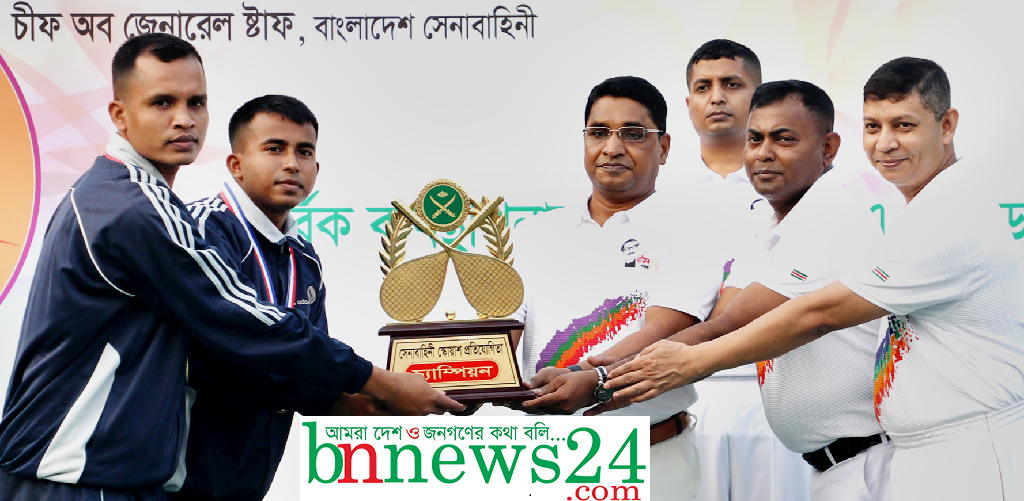 সেনাবাহিনী স্কোয়াস প্রতিযোগিতা বিজয়ীদের মাঝে পুরস্কার বিতরণ