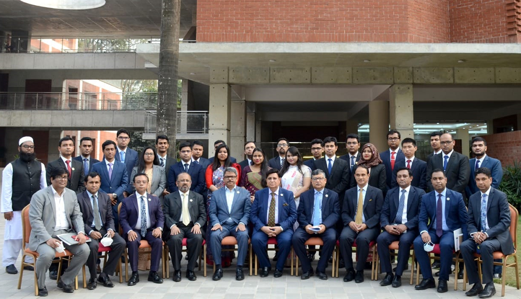 তরুণ কর্মকর্তাদের চ্যালেঞ্জ মোকাবিলায় প্রস্তুত হতে বললেন পররাষ্ট্রমন্ত্রী