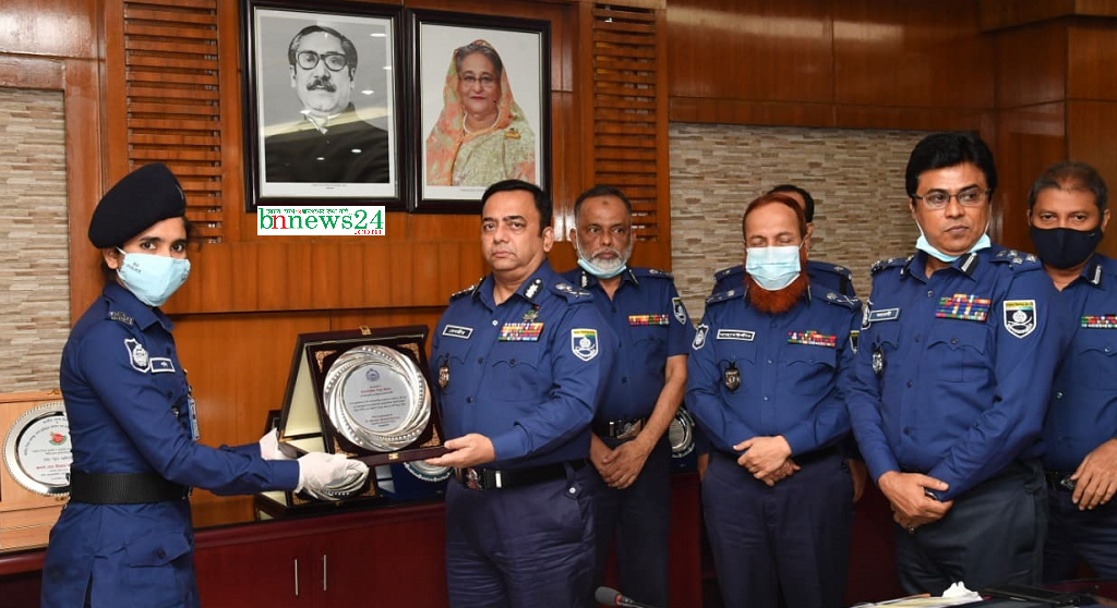 শুধু কথায় নয়, যাপিত জীবনে বঙ্গবন্ধুর আদর্শ চর্চা জীবনবোধের জন্য অপরিহার্য : আইজিপি