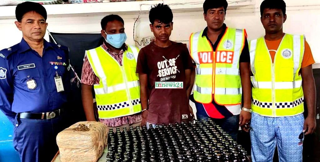 বেনাপোলে পৃথক অভিযানে মাদক ও চন্দন কাঠসহ আটক ২