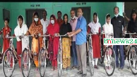 চৌগাছার মাধ্যমিক বিদ্যালয়ের ১০ শিক্ষার্থী পেলো বাইসাইকেল