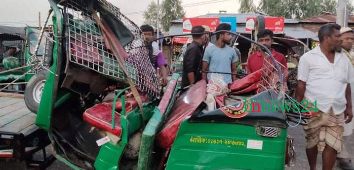 কক্সবাজারের পেকুয়ায়  সড়ক দুর্ঘটনায় নিহত ৪