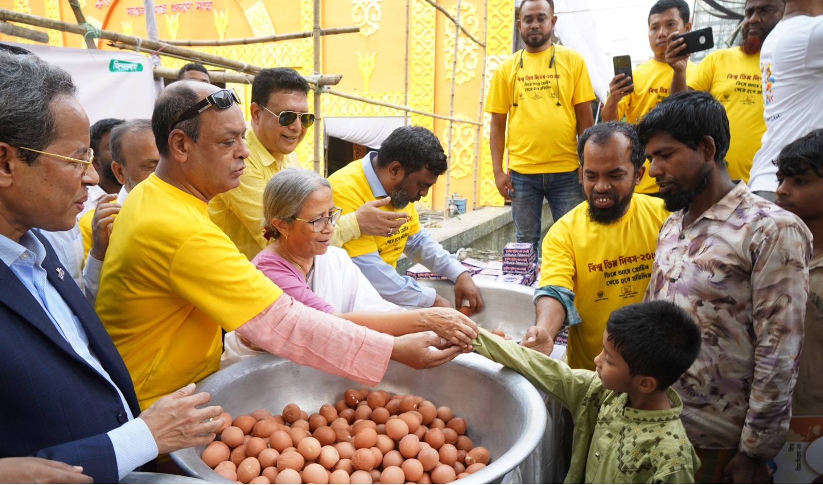 স্কুল ফিডিং প্রোগ্রামে ডিম যুক্ত করতে হবে: প্রাণিসম্পদ উপদেষ্টা