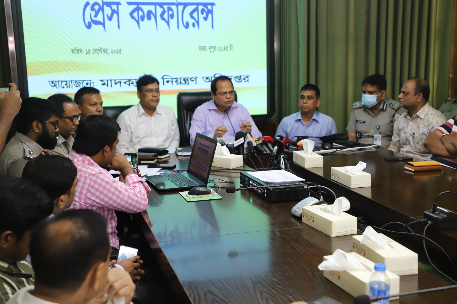 ডিজে পার্টির আড়ালে বিদেশি মাদক চক্র