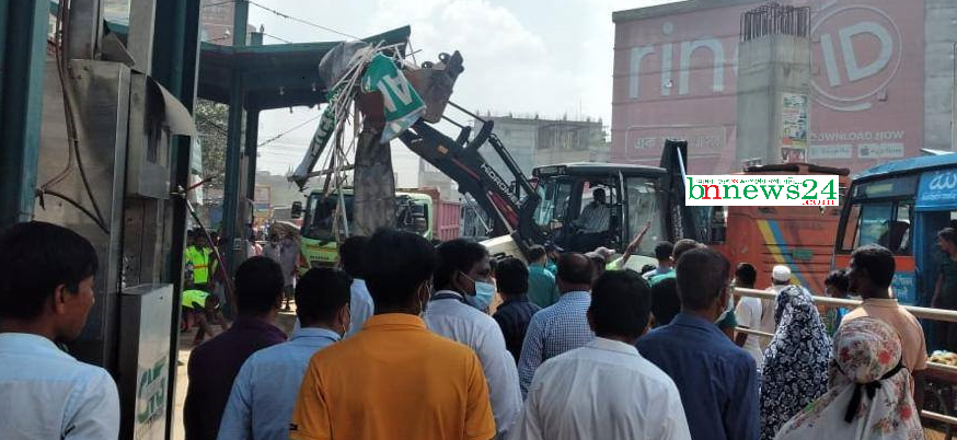 অবৈধ সাইনবোর্ড উচ্ছেদ অভিযানের ২য় দিনে ২৭টি মামলায় ২ লাখ টাকা জরিমানা