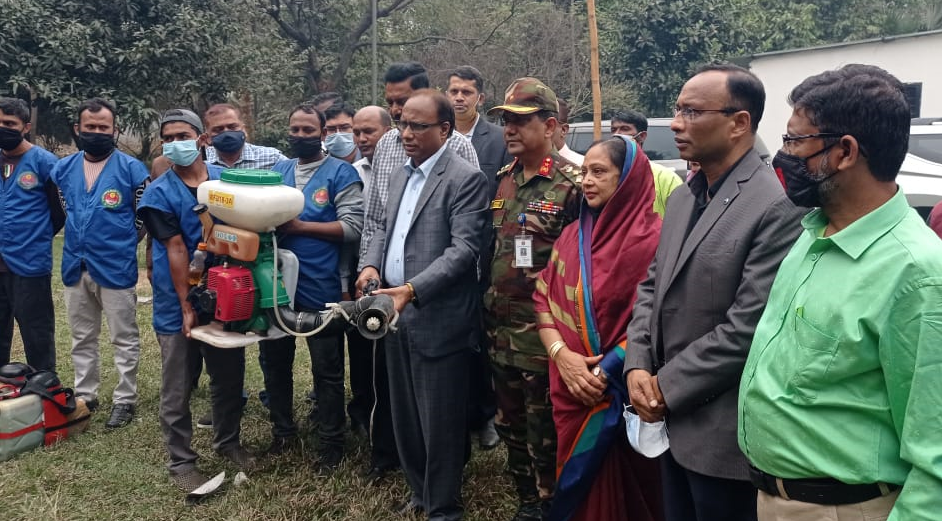 ড্রেন ও জলাশয় চতুর্থ প্রজন্মের লার্ভিসাইড নোভালিউরন প্রয়োগ করা হবে
