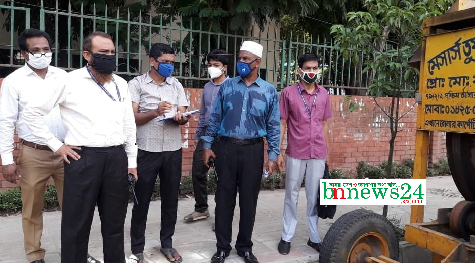 ফুটপাত ও সড়কে অবৈধভাবে রাখা সামগ্রী জব্দ ও নিলামে বিক্রয়