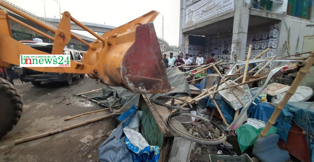 ডিএসসিসি'র অভিযানে অবৈধ ক্যাবল-স্থাপনা উচ্ছেদ