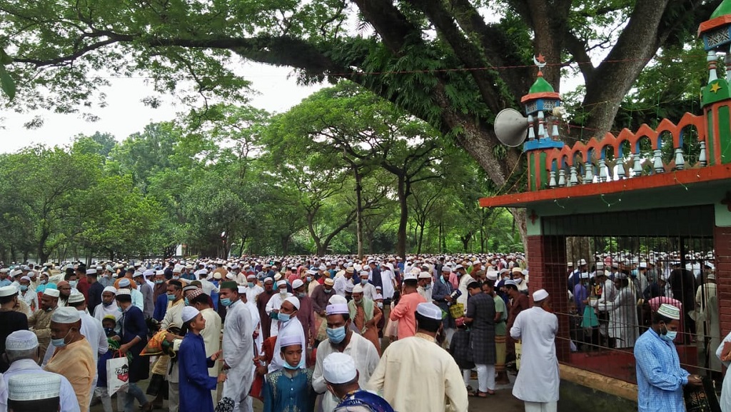 এবার মণিরামপুর মান্দারতলা ঈদগাহে হাজারও মুসল্লীর সমাগম!