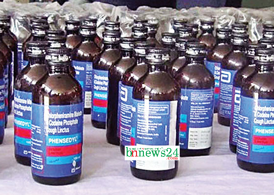 বেনাপোল সীমান্তে ফেনসিডিল সহ মাদক ব্যবসায়ী আটক